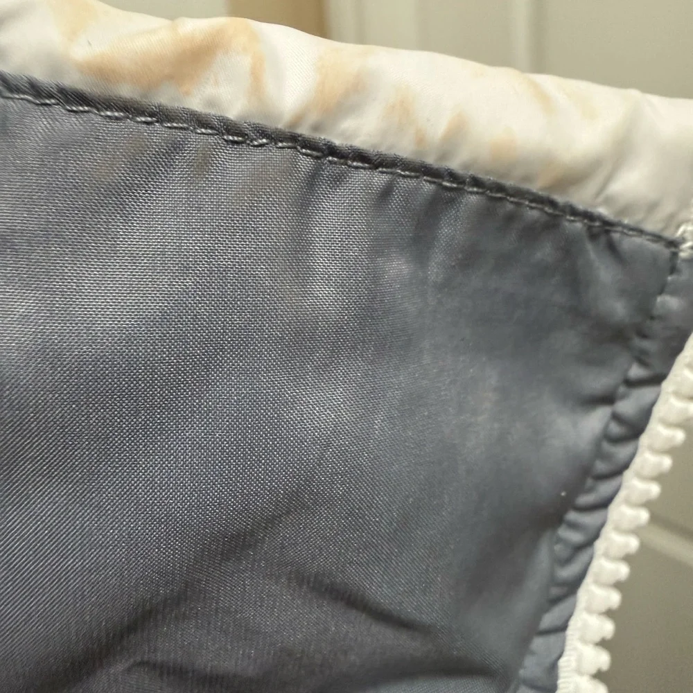 The North Face Women's Light Gray Puffer Jacket - Picture 8 of 9